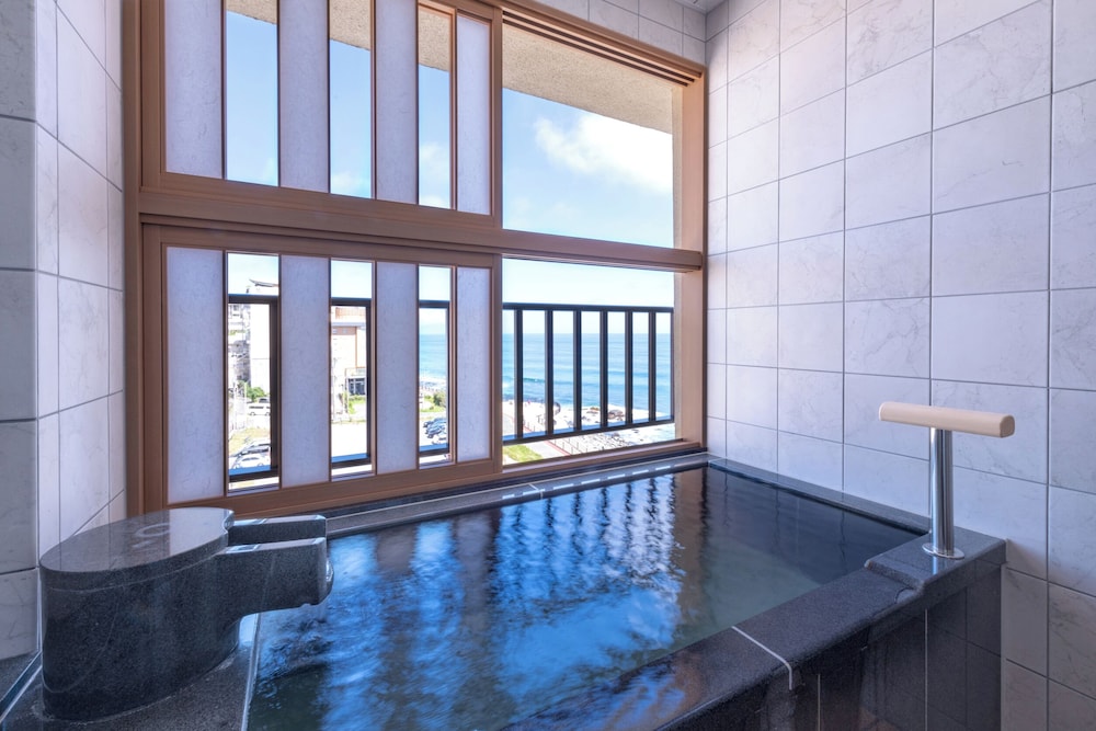 スーペリア 4 人部屋 バスルーム0 | 稲取東海ホテル湯苑