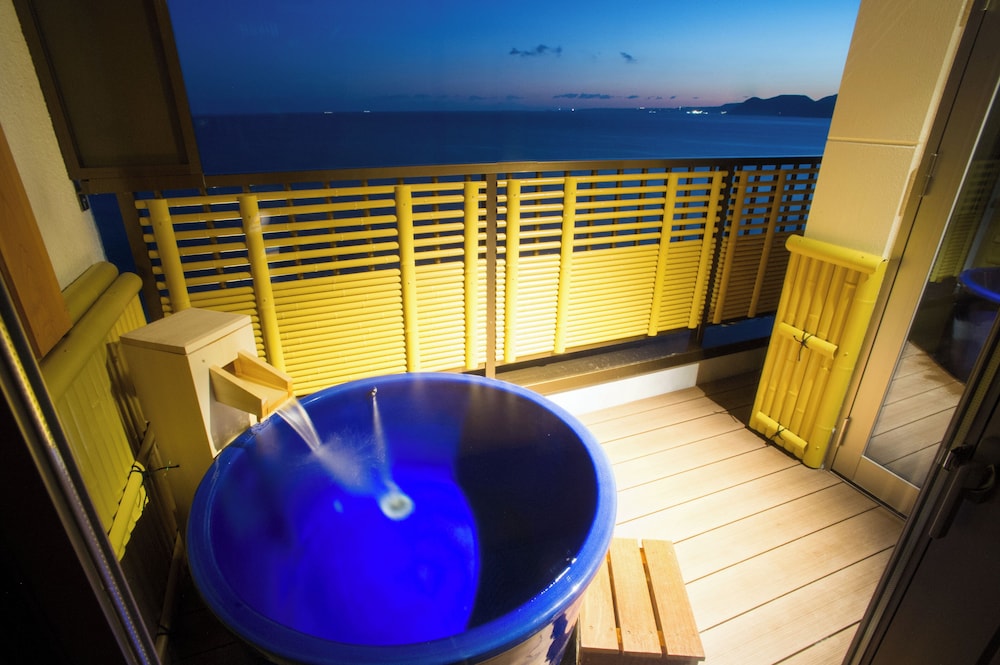 スーペリア ダブルまたはツインルーム バスルーム1 | 稲取東海ホテル湯苑