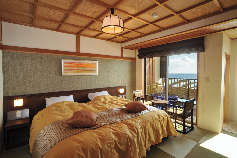 スーペリア ダブルまたはツインルーム 客室1 | 稲取東海ホテル湯苑