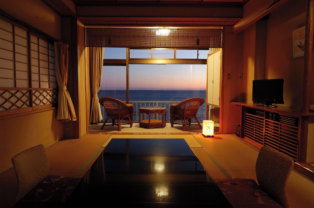 スタンダード 4 人部屋 | 稲取東海ホテル湯苑