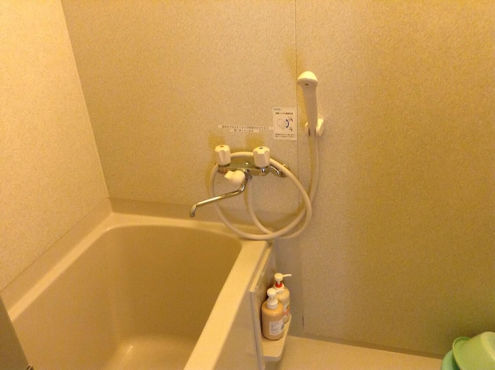 スタンダード 4 人部屋 バスルーム0 | 稲取東海ホテル湯苑