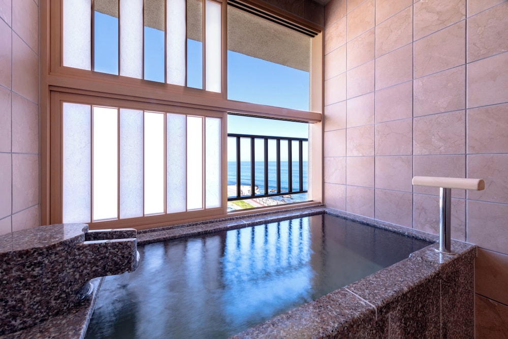 スーペリア 4 人部屋 バルコニーからの眺望0 | 稲取東海ホテル湯苑