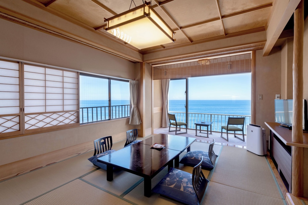 スーペリア 4 人部屋 | 稲取東海ホテル湯苑