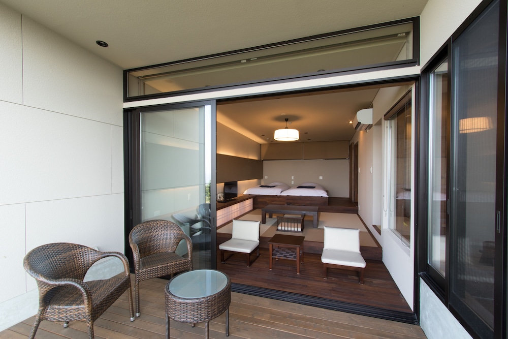 半露天風呂付き和洋室　1F 客室2 | SEKIYA RESORT テラス御堂原