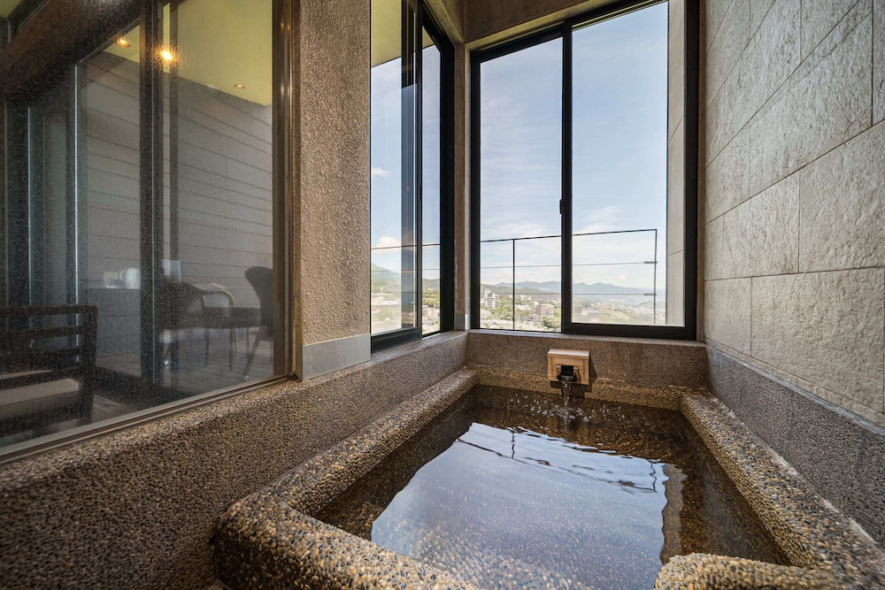 半露天風呂付き和洋室　2F 客室1 | SEKIYA RESORT テラス御堂原