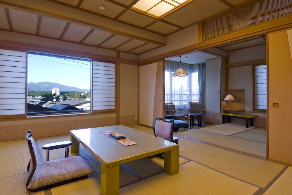 和室 白砂の頂, 又は暮坂の里 (10畳+次の間6畳椅子付) [バス・トイレ付き] 禁煙 | 昔心の宿 金みどり