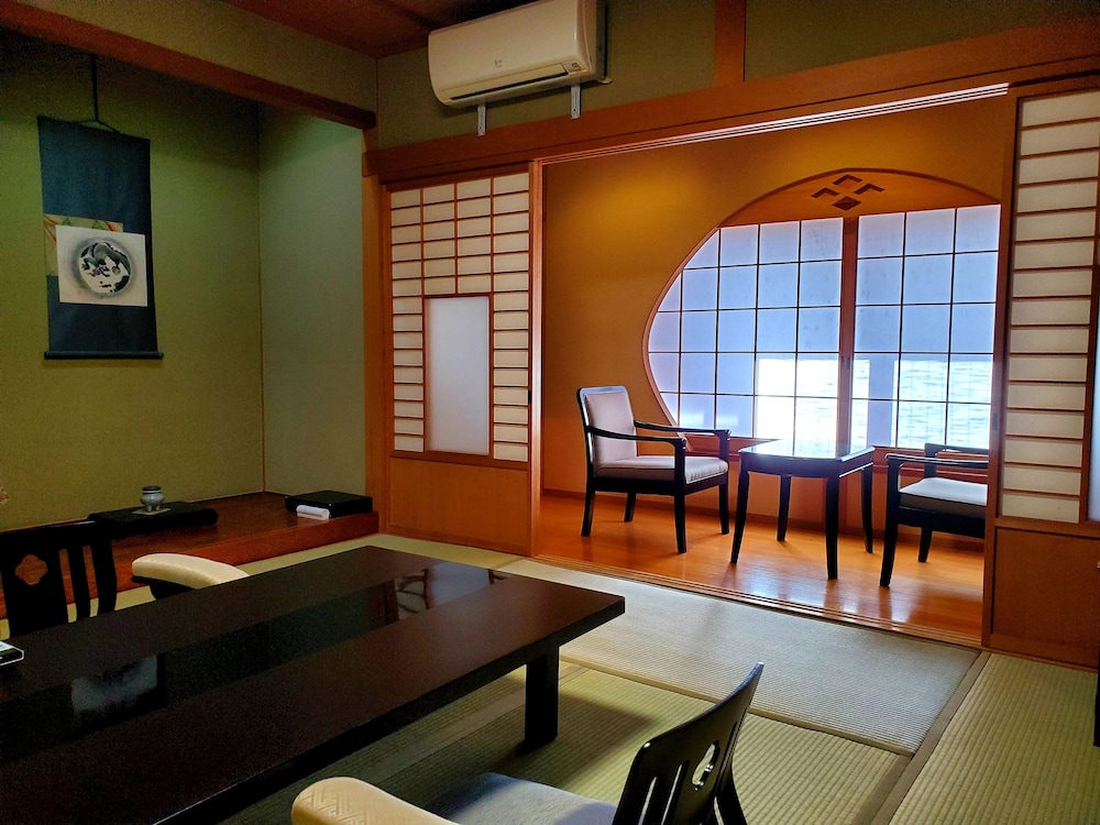 和室 (10畳一間) 客室1 | 湯布院 山灯館
