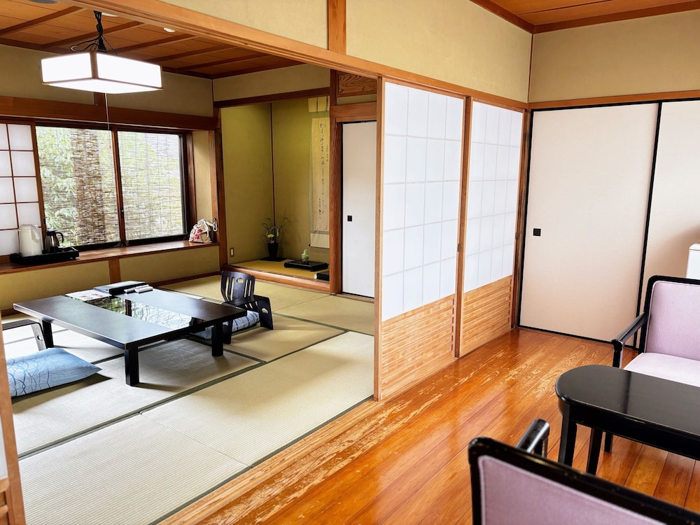 和室 (10畳一間) 客室2 | 湯布院 山灯館