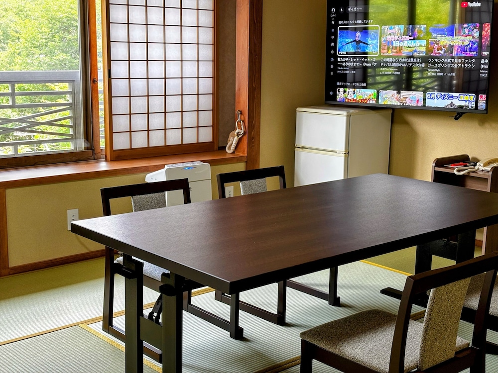 ファミリー ルーム テレビ0 | 湯布院 山灯館