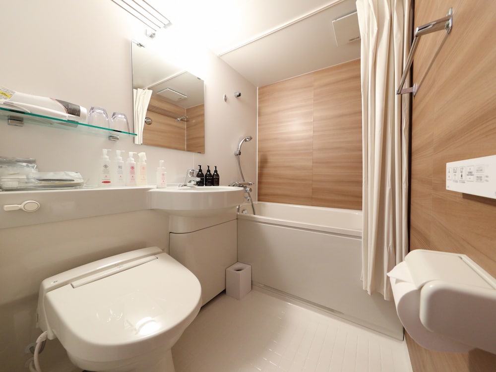 スーペリア ツインルーム 禁煙 バスルームのシャワー0 | ホテル サクラスイート 大阪