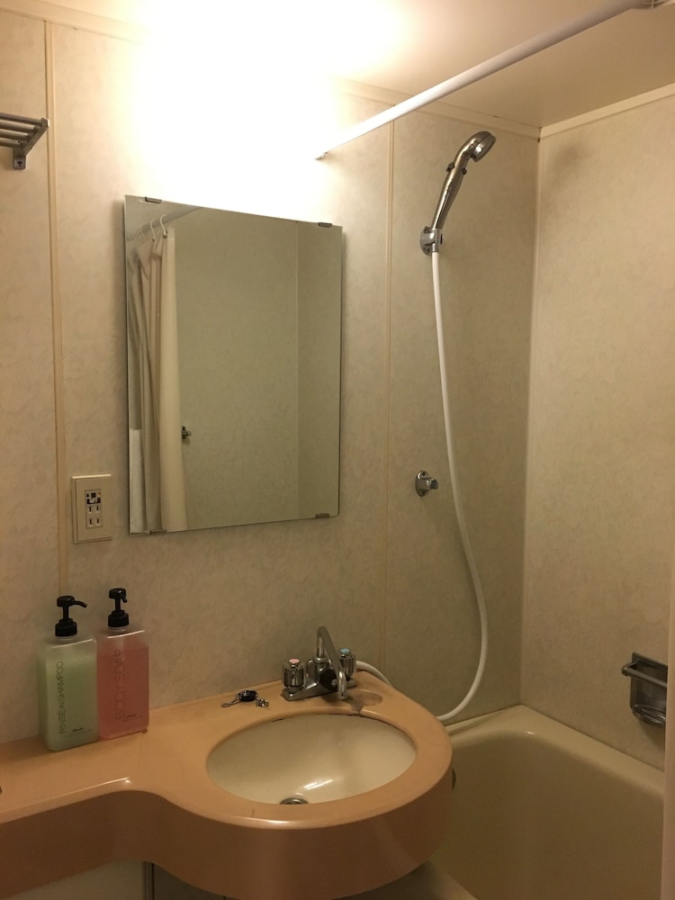 ダブルルーム 喫煙可 バスルームのシャワー0 | ビジネスイン サンホテル