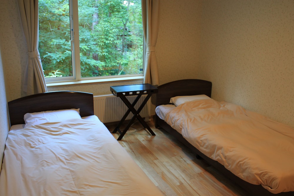 洋室 モシリ(大地) 2ベッド+布団1組 3名様まで | いつか富良野へ