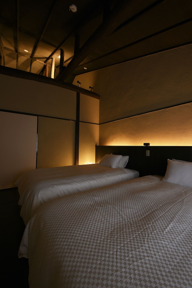 一棟貸し　町家　（シングルベッド2台　布団3式） 客室2 | 藏や 大宮島原