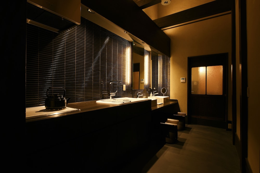 一棟貸し　町家　（シングルベッド2台　布団3式） 専用キッチン0 | 藏や 大宮島原