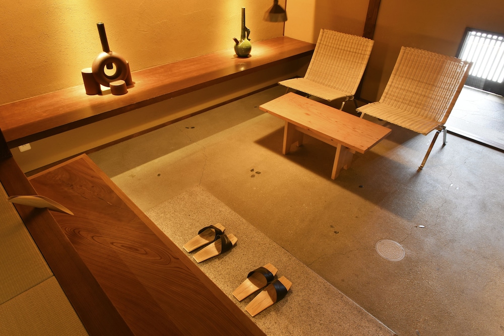 一棟貸し　町家　（シングルベッド2台　布団3式） 客室1 | 藏や 清水五条