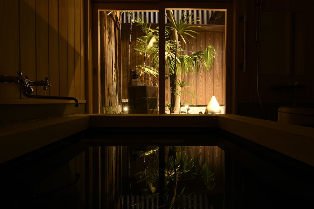 一棟貸し　町家　（シングルベッド2台　布団3式） バスルーム1 | 藏や 清水五条