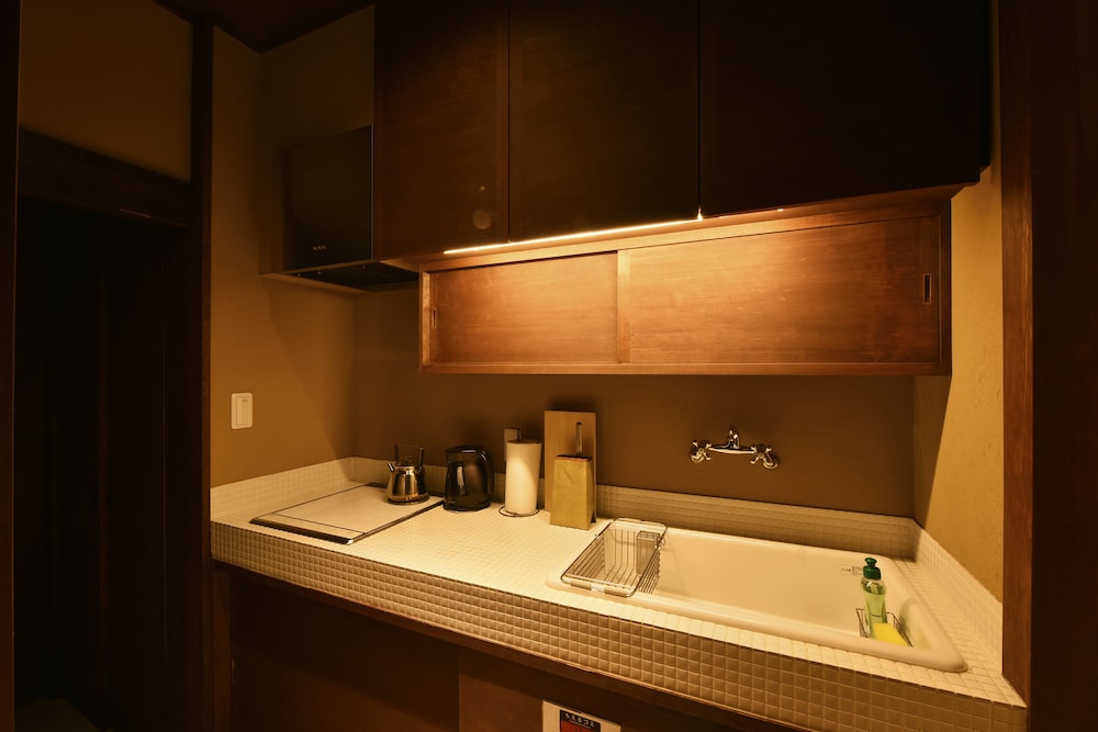 一棟貸し　町家　（シングルベッド2台　布団3式） 専用簡易キッチン1 | 藏や 清水五条