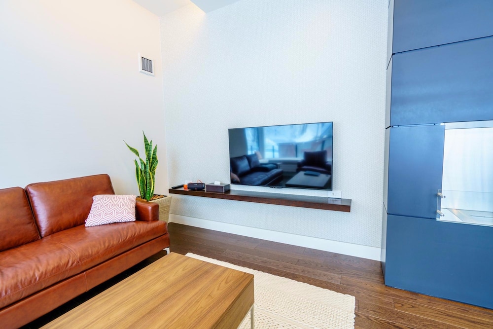 スーペリア コンドミニアム 3 ベッドルーム マウンテンサイド リビング エリア5 | マウンテンサイド白馬