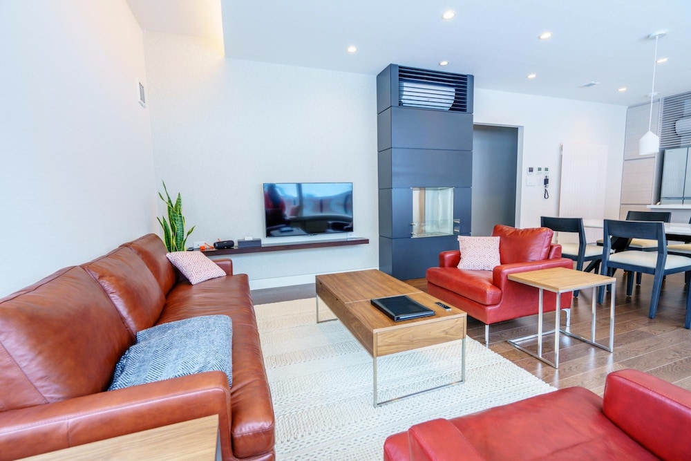 スーペリア コンドミニアム 1 ベッドルーム マウンテンサイド リビング エリア0 | マウンテンサイド白馬