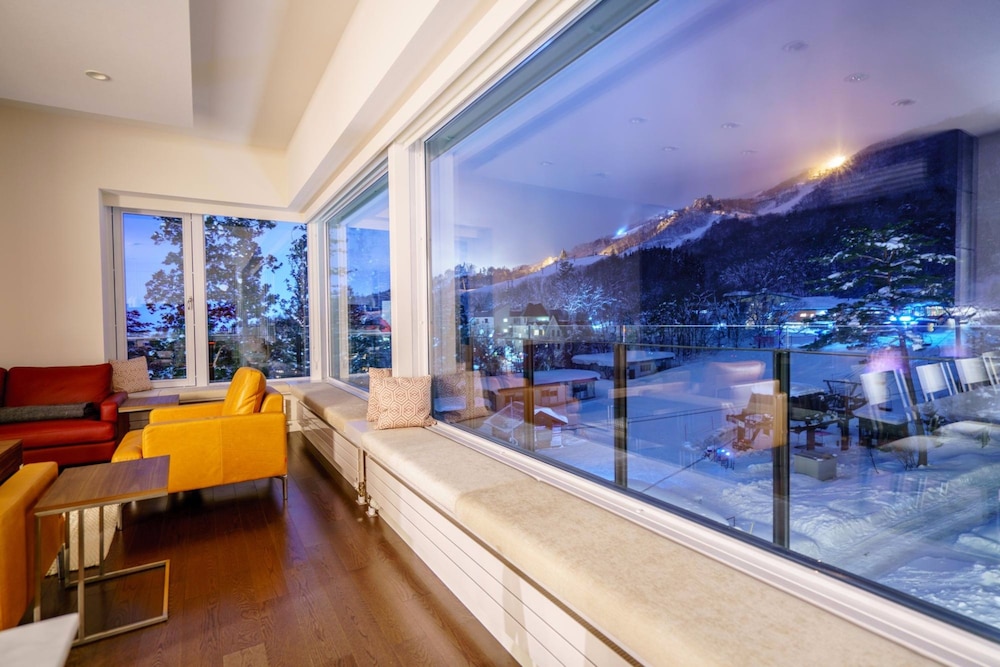 スーペリア コンドミニアム 1 ベッドルーム マウンテンサイド リビングルーム0 | マウンテンサイド白馬