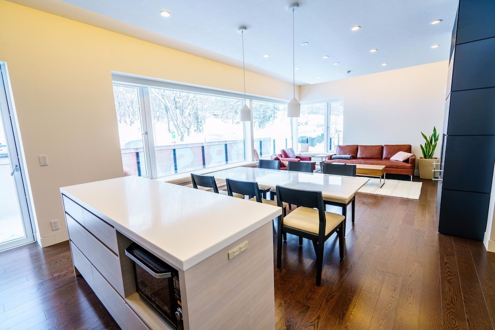 スーペリア コンドミニアム 2 ベッドルーム マウンテンサイド 客室1 | マウンテンサイド白馬