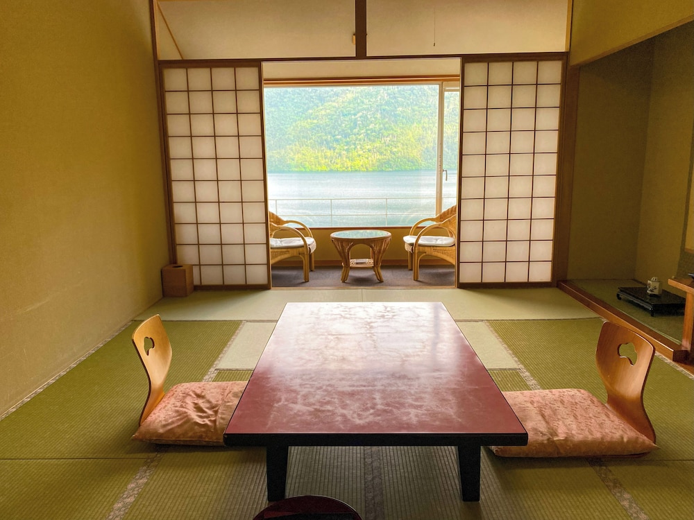 和室10畳 レイクビュー [禁煙] 4~5階 (レストランでの朝夕食) 客室5 | 然別湖畔温泉ホテル 風水