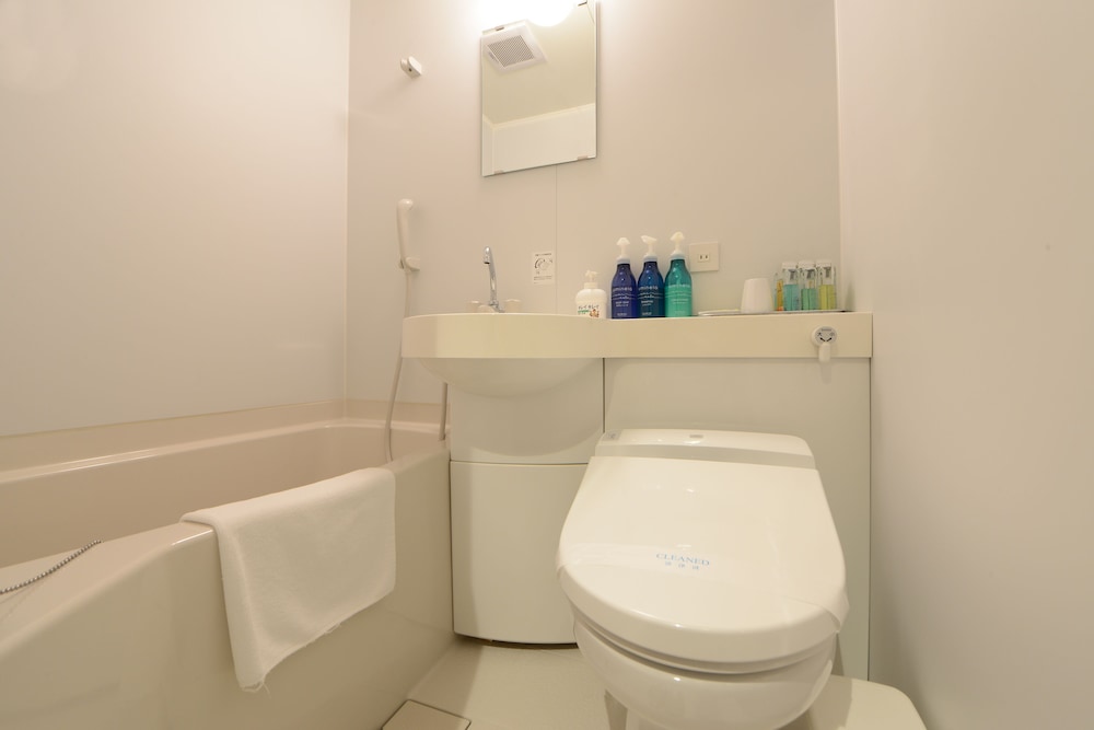 和室 (禁煙、夕食付きの場合18時までにチェックインをお願いします) バスルーム1 | 観光ホテルタマル