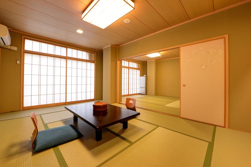 和室 (禁煙、夕食付きの場合18時までにチェックインをお願いします) 客室4 | 観光ホテルタマル