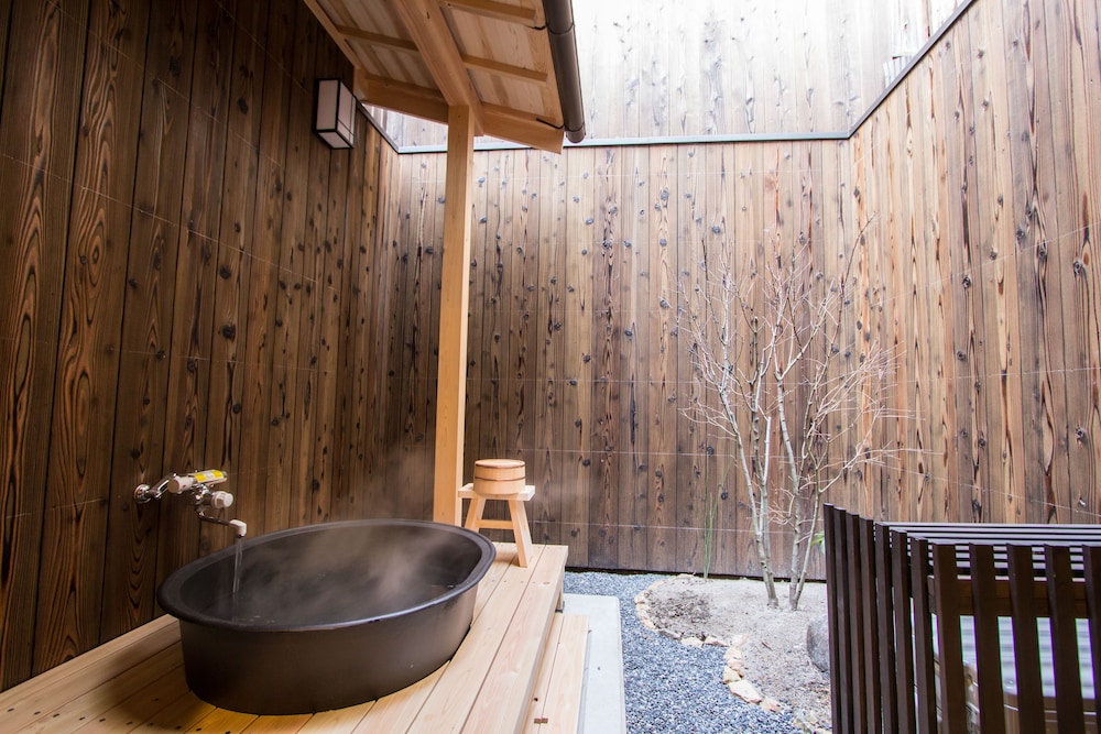 町家 深めの浴槽1 | 鈴 六条町家