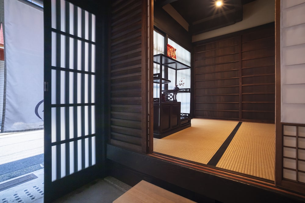 町屋　（ベッド + 布団） 客室3 | 鈴 西若松