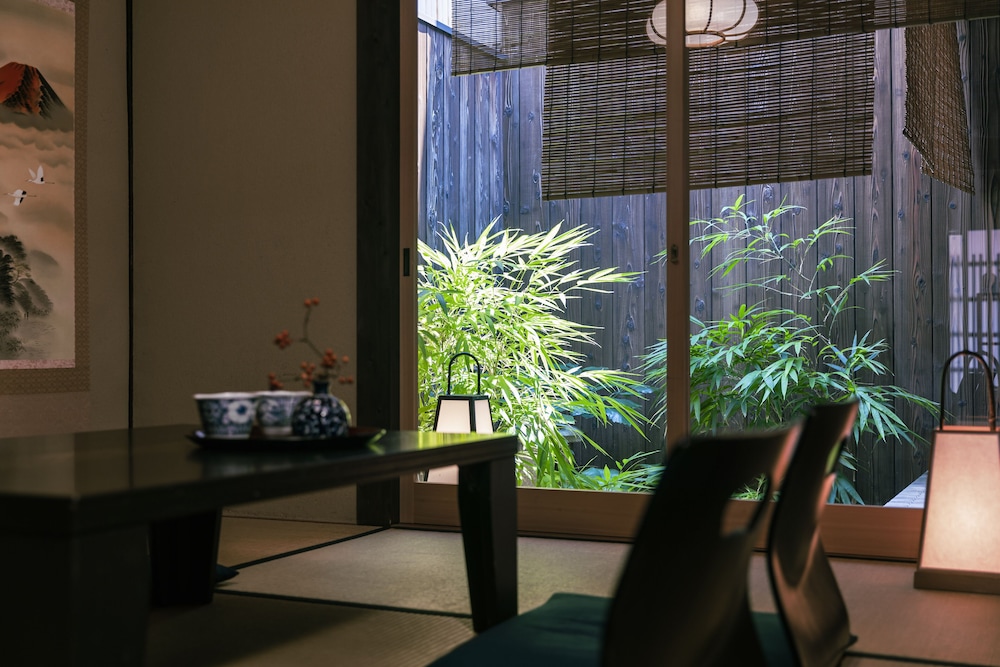 町屋　（ベッド + 布団） リビング エリア3 | 鈴 西若松