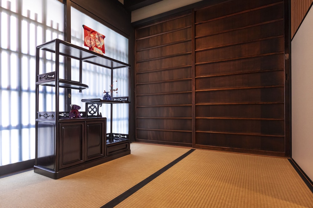 町屋　（ベッド + 布団） 客室4 | 鈴 西若松