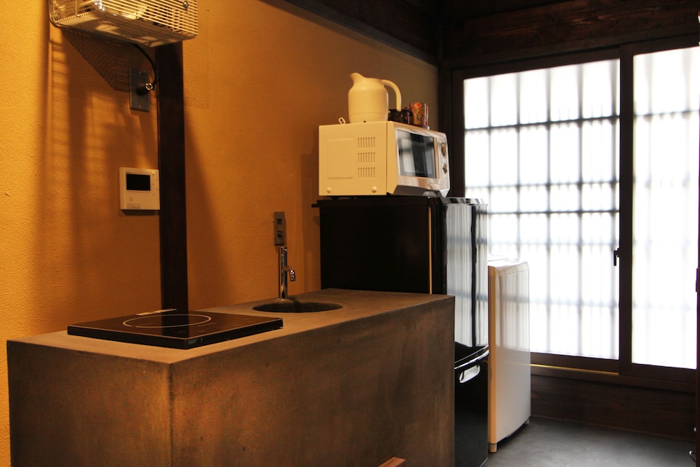 町屋一棟貸し (ベッド + 布団) 専用キッチン0 | 京都旅庵 然