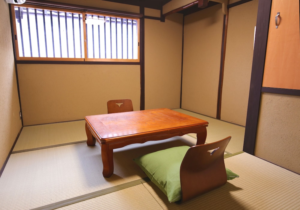 町屋一棟貸し(ベッド + 布団) 客室2 | あんど