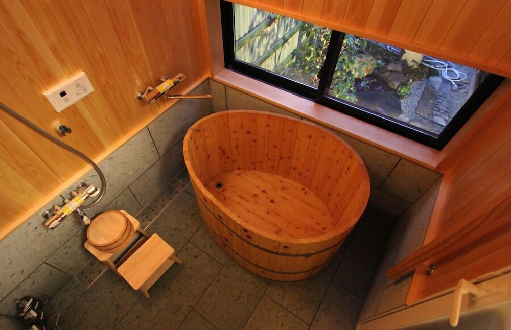 町家一棟貸し バスルーム1 | 東山 不頼庵 京町家の宿