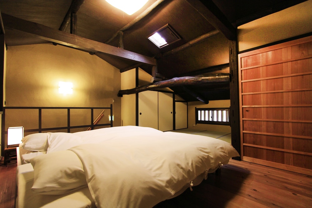 町屋　東対 (ベッド + 布団) 客室4 | 平安宮内裏の宿