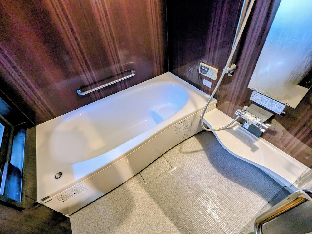 町屋　参の局 (ベッド + 布団) バスルーム1 | 平安宮内裏の宿