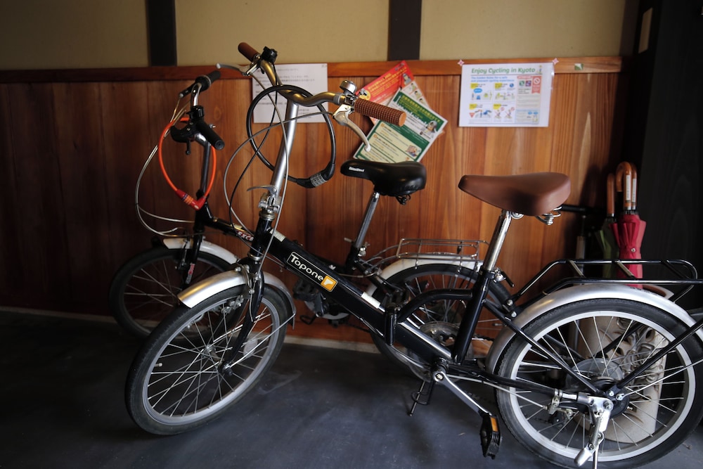 町屋　西対 (ベッド + 布団) 客室6 | 平安宮内裏の宿