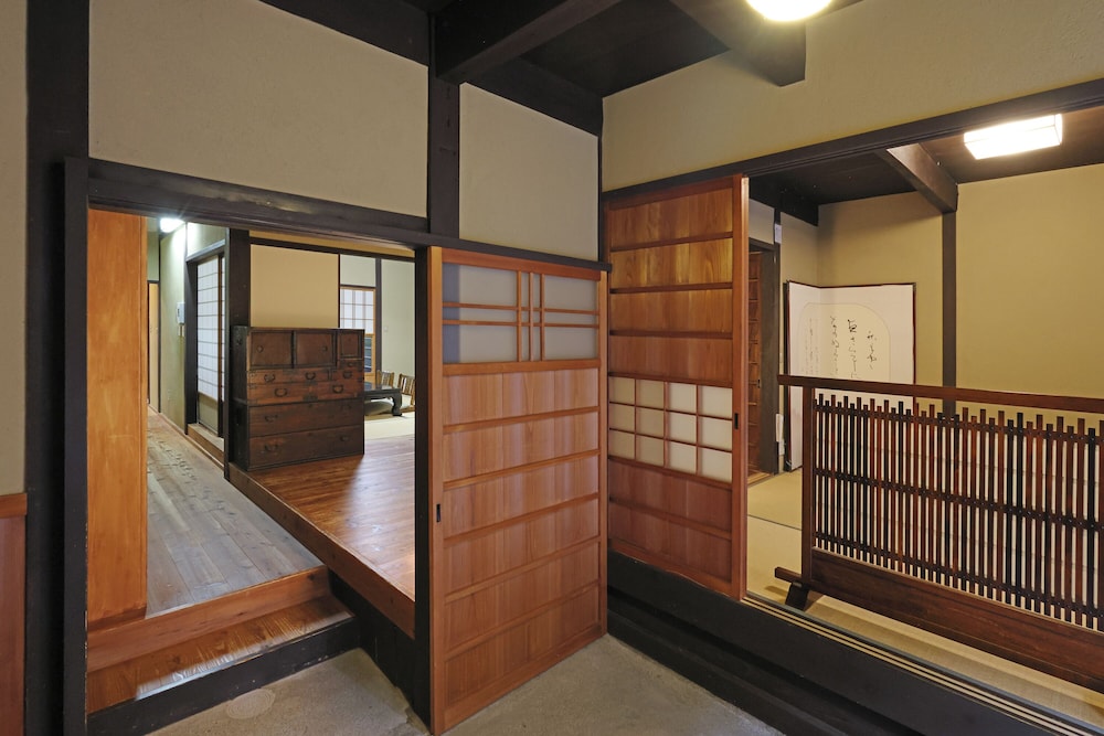 町屋　東対 (ベッド + 布団) 客室12 | 平安宮内裏の宿