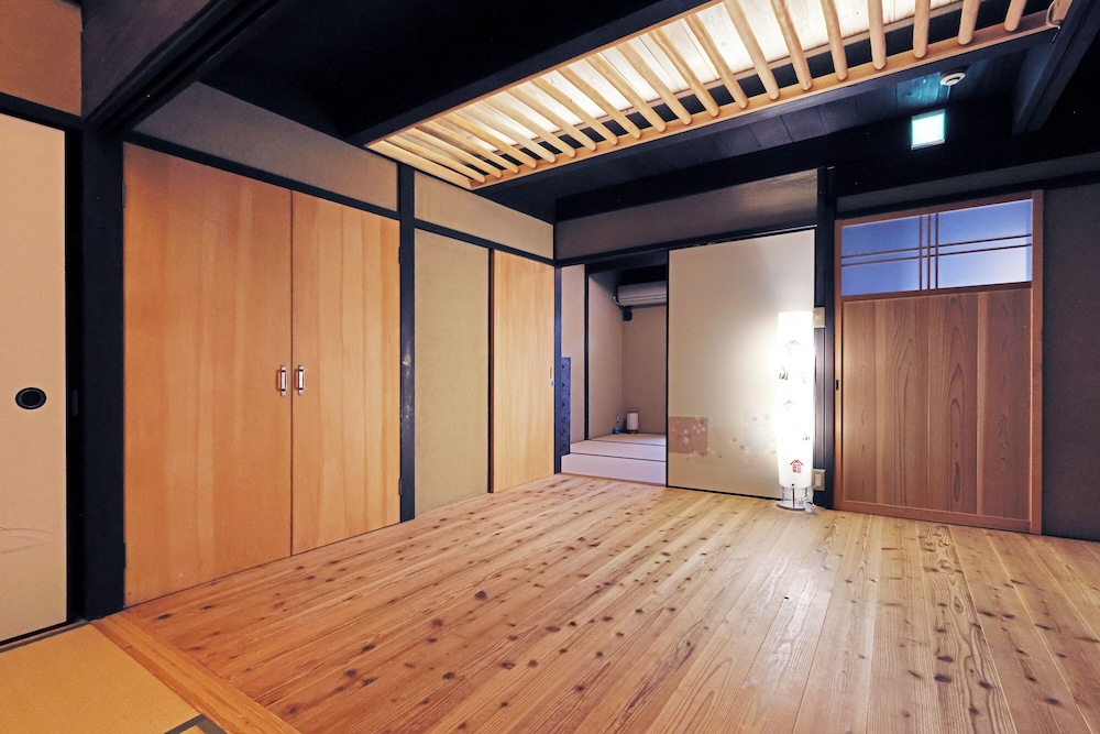 町屋　参の局 (ベッド + 布団) 客室6 | 平安宮内裏の宿