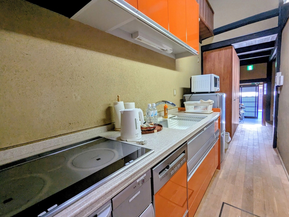 町屋　西対 (ベッド + 布団) 専用キッチン0 | 平安宮内裏の宿