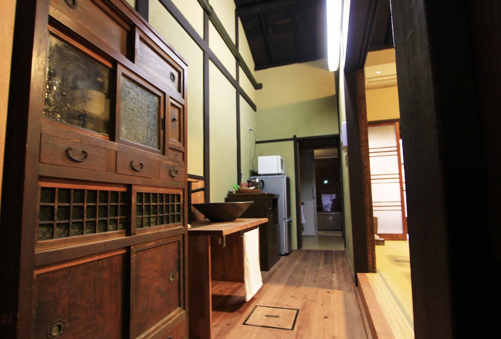 町屋　東対 (ベッド + 布団) 専用キッチン0 | 平安宮内裏の宿