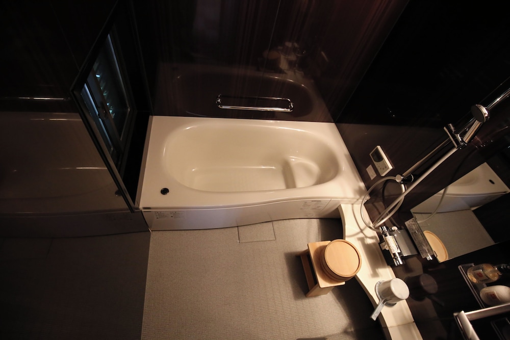 町屋　西対 (ベッド + 布団) バスルーム0 | 平安宮内裏の宿