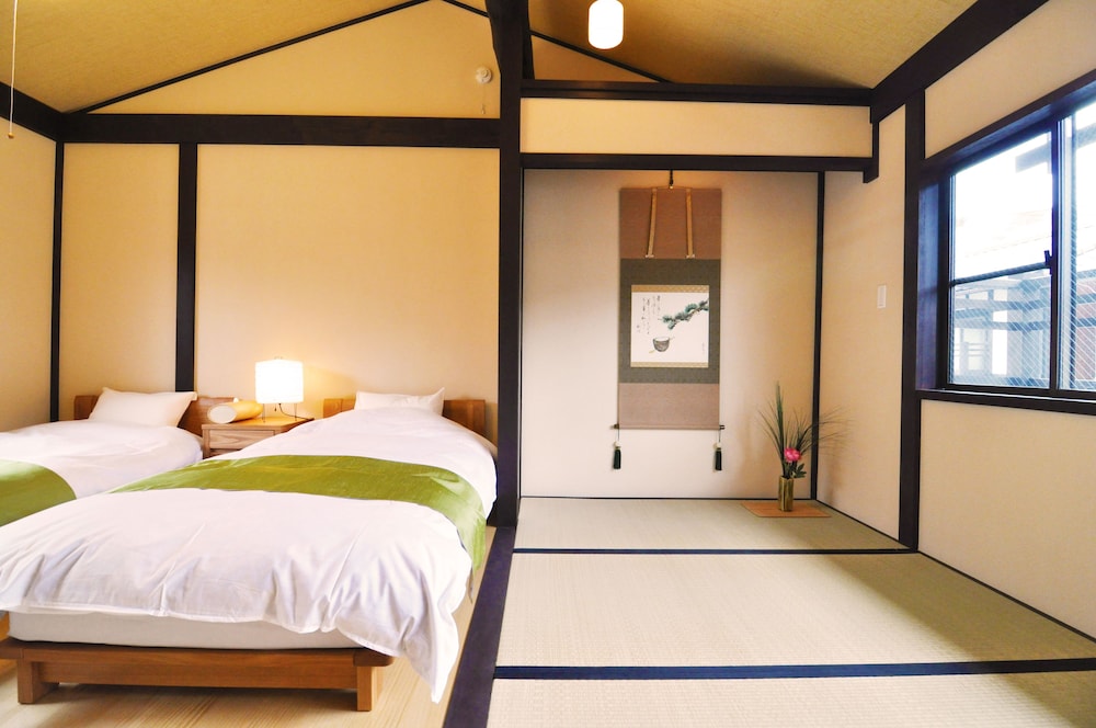 町屋一棟貸し（ベッド + 布団） 客室3 | 朱雀 若草庵