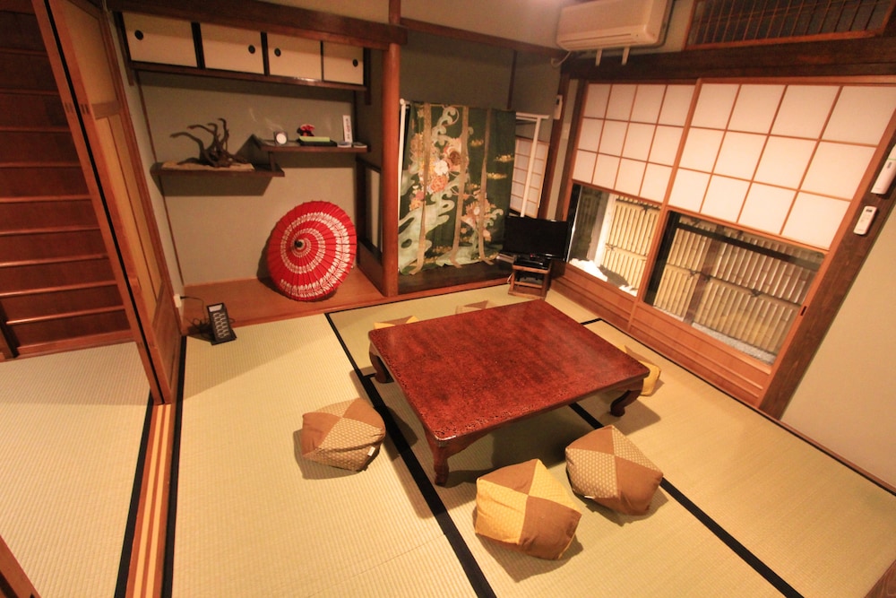 町家一棟貸し 客室1 | 東山 粟田庵