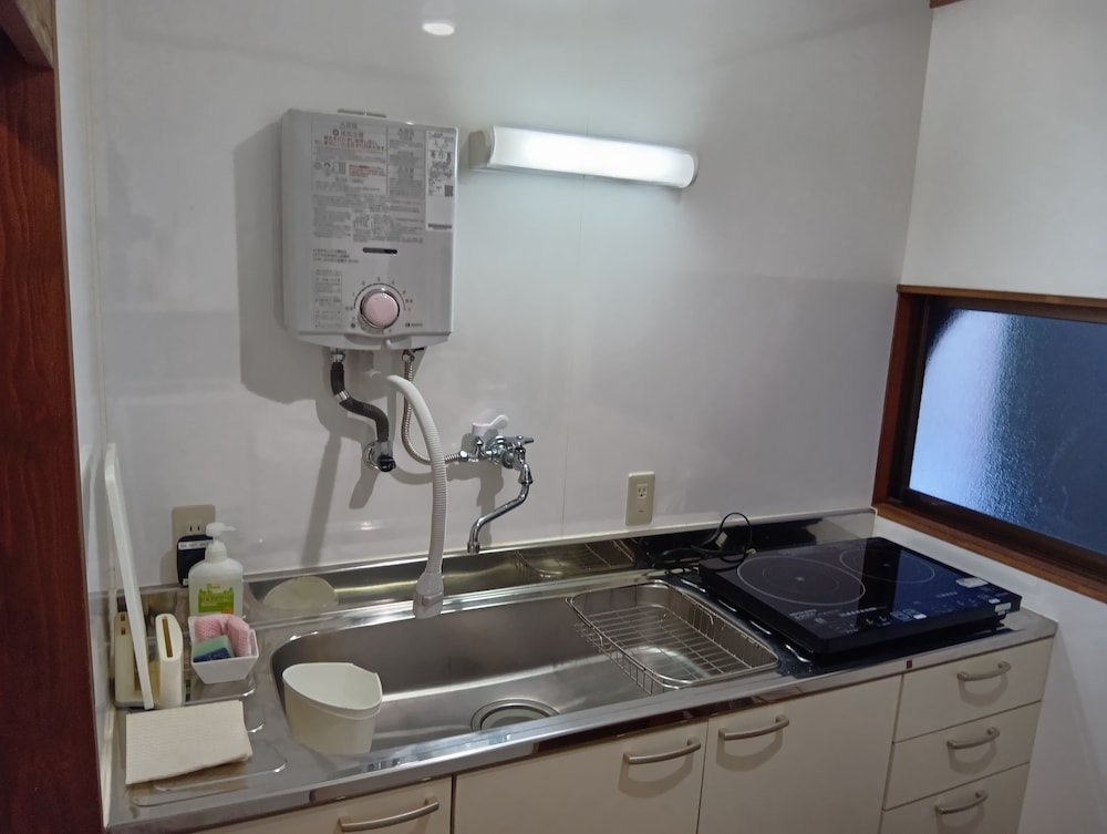 町家一棟貸し 専用キッチン0 | 東山 粟田庵