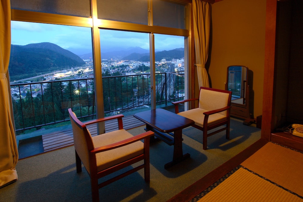 南館　和室　4F　山側 | 雪国の宿 高半