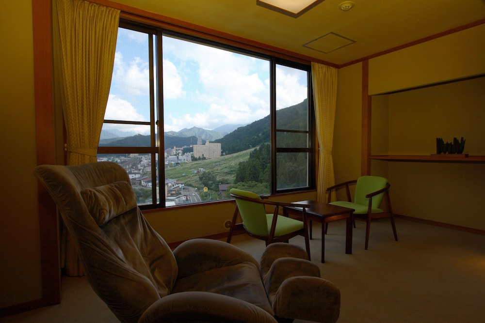 南館　和室　4F　山側 客室3 | 雪国の宿 高半