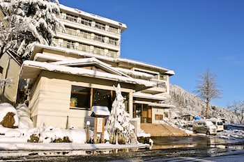 雪国の宿 高半