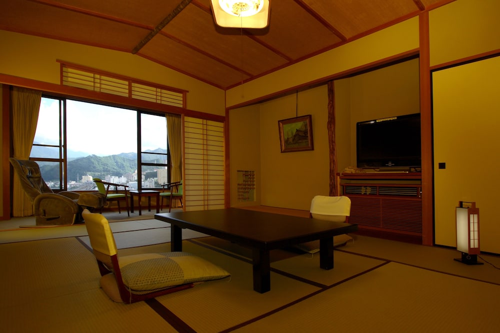 南館　和室　4F　山側 客室2 | 雪国の宿 高半